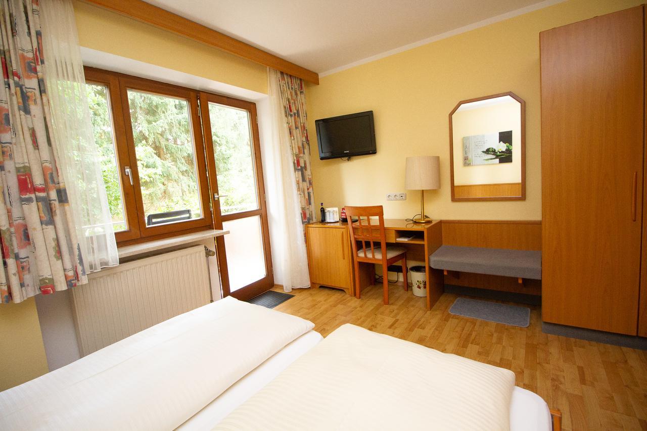 Hotel Am Wald Ottobrunn Exteriör bild