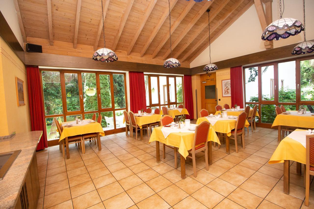 Hotel Am Wald Ottobrunn Exteriör bild